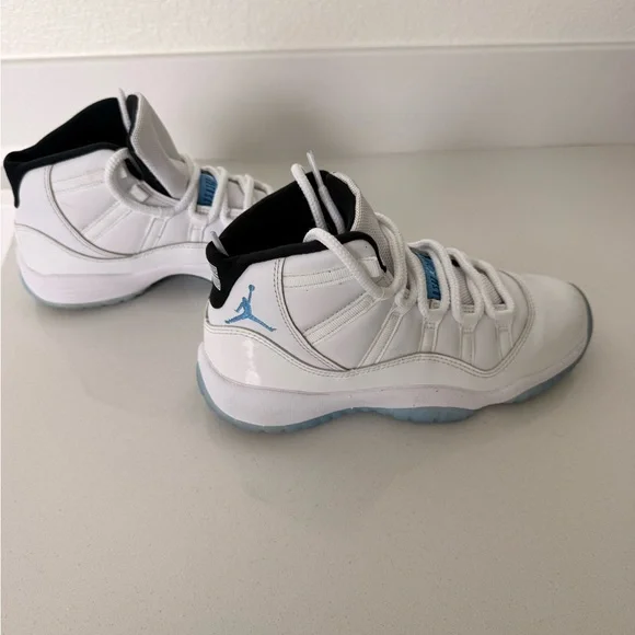 Aid Jordan Retro 11 Youth White and Blue Sneakers - Size 5 - Picture 6 of 10